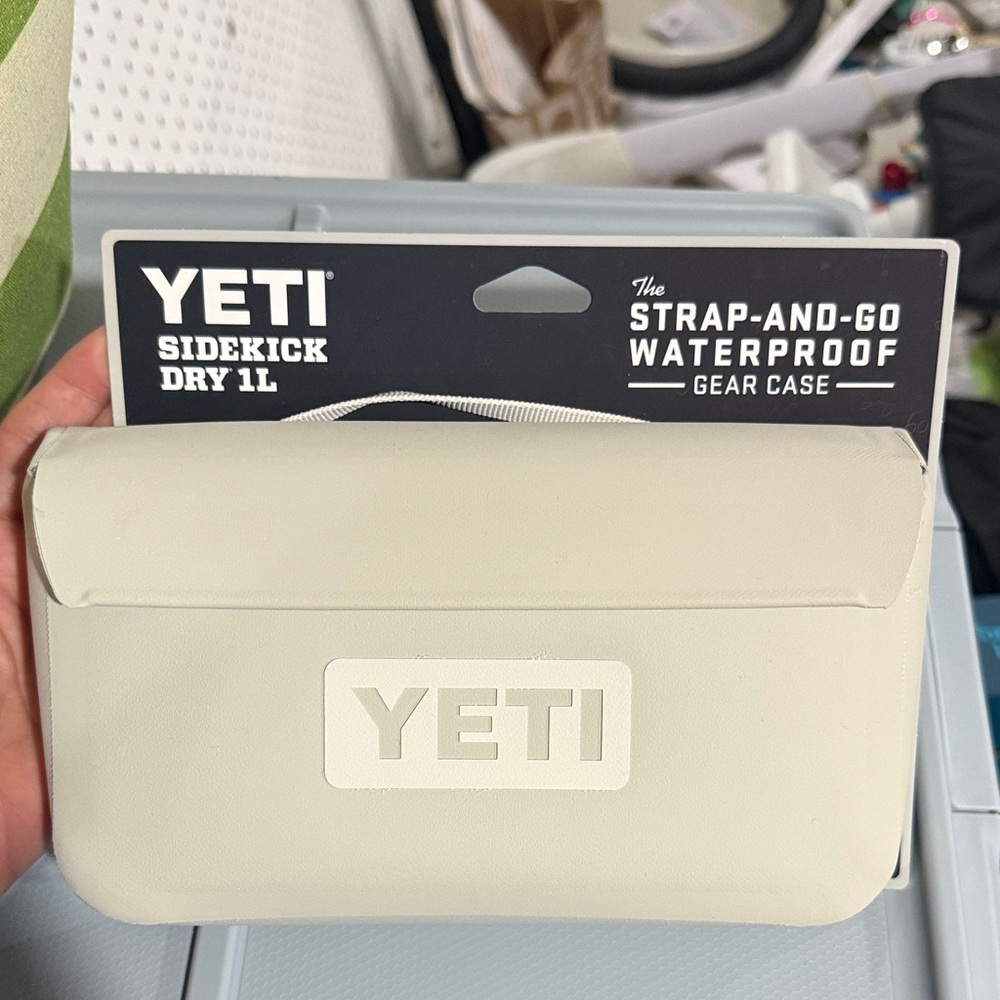 YETI Sidekick Dry 1L Gear Case in Whiteye